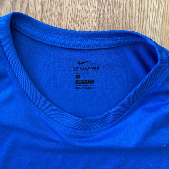 Nike NW)T The Nike Tee Dri-Fit Short-Sleeve (L) - Picture 2 of 7